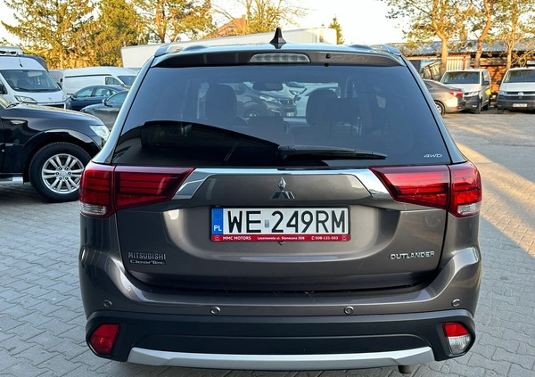 Mitsubishi Outlander cena 99900 przebieg: 82204, rok produkcji 2017 z Szydłowiec małe 232